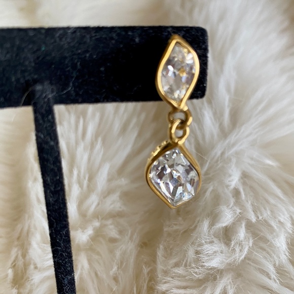 Cubic zirconia gold drop earrings - Picture 2 of 3